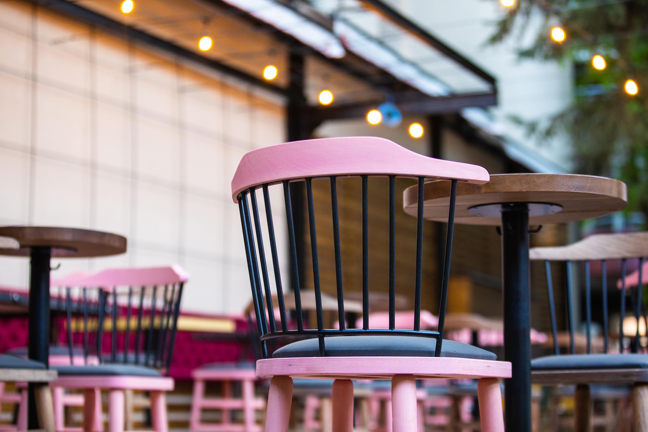 Empty-restaurant-GettyImages-1162960189-2500