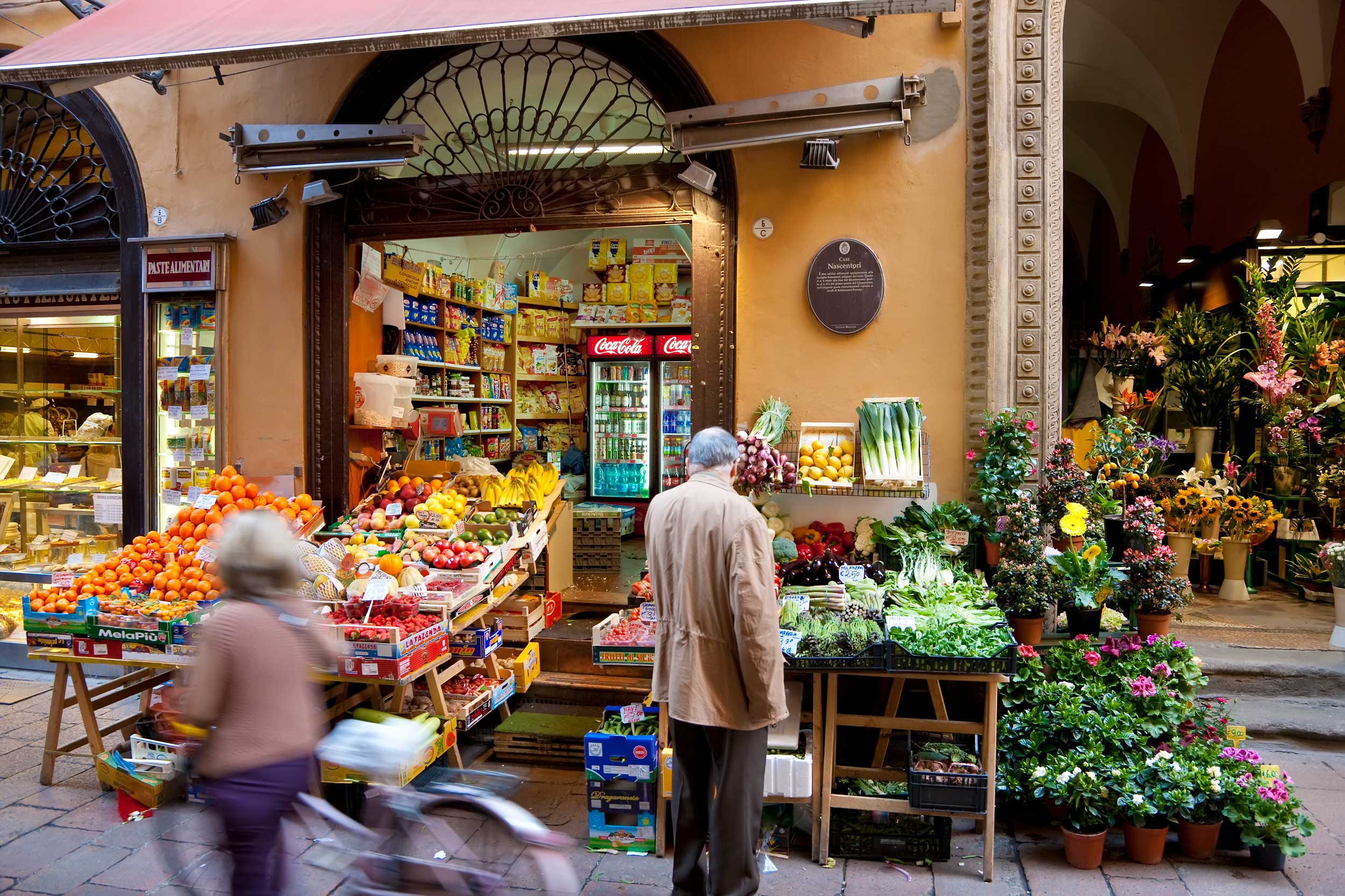 Grocery-Market-GettyImages-128078354-2500