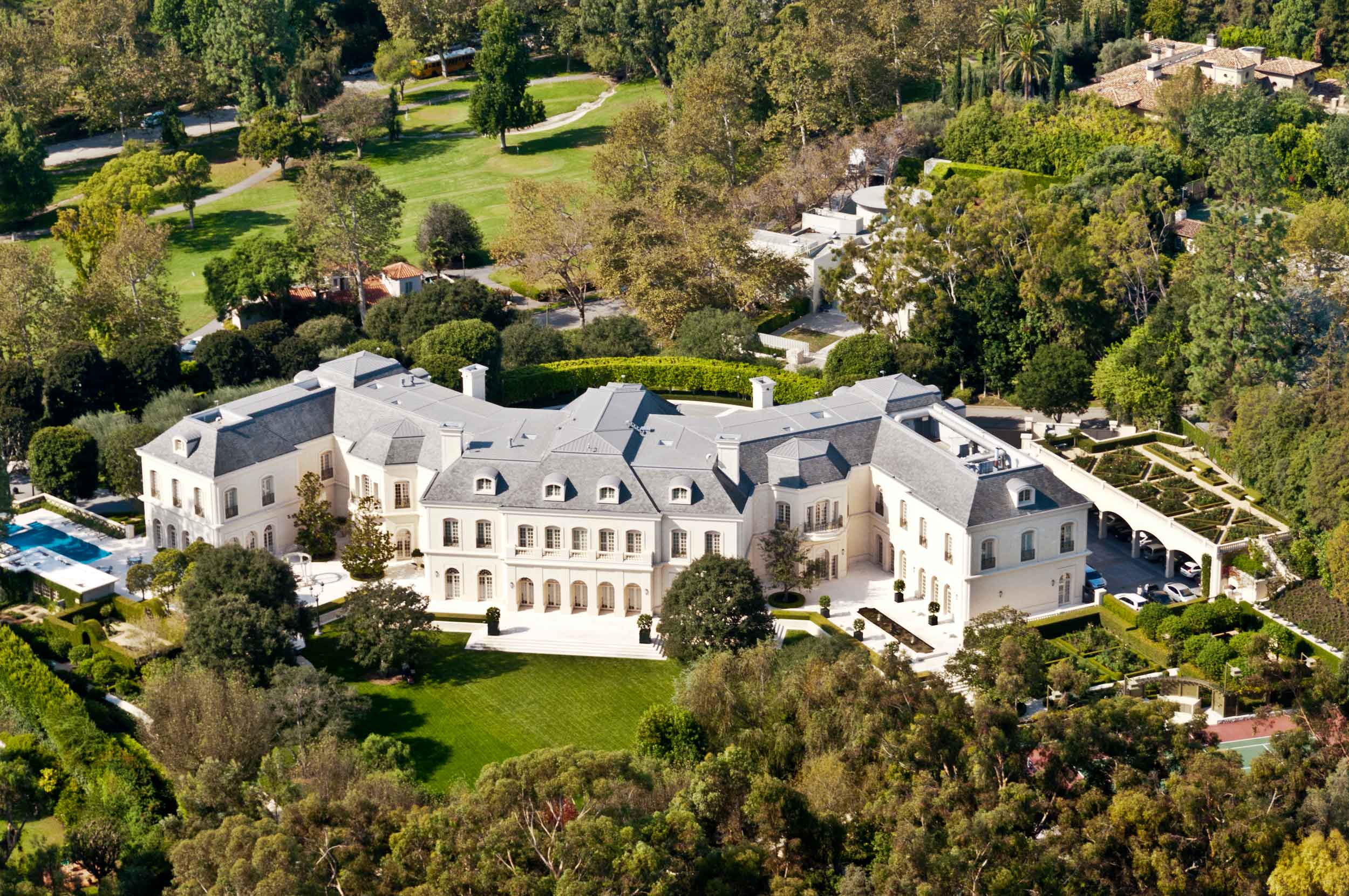 mansion-GettyImages-521316774-2500